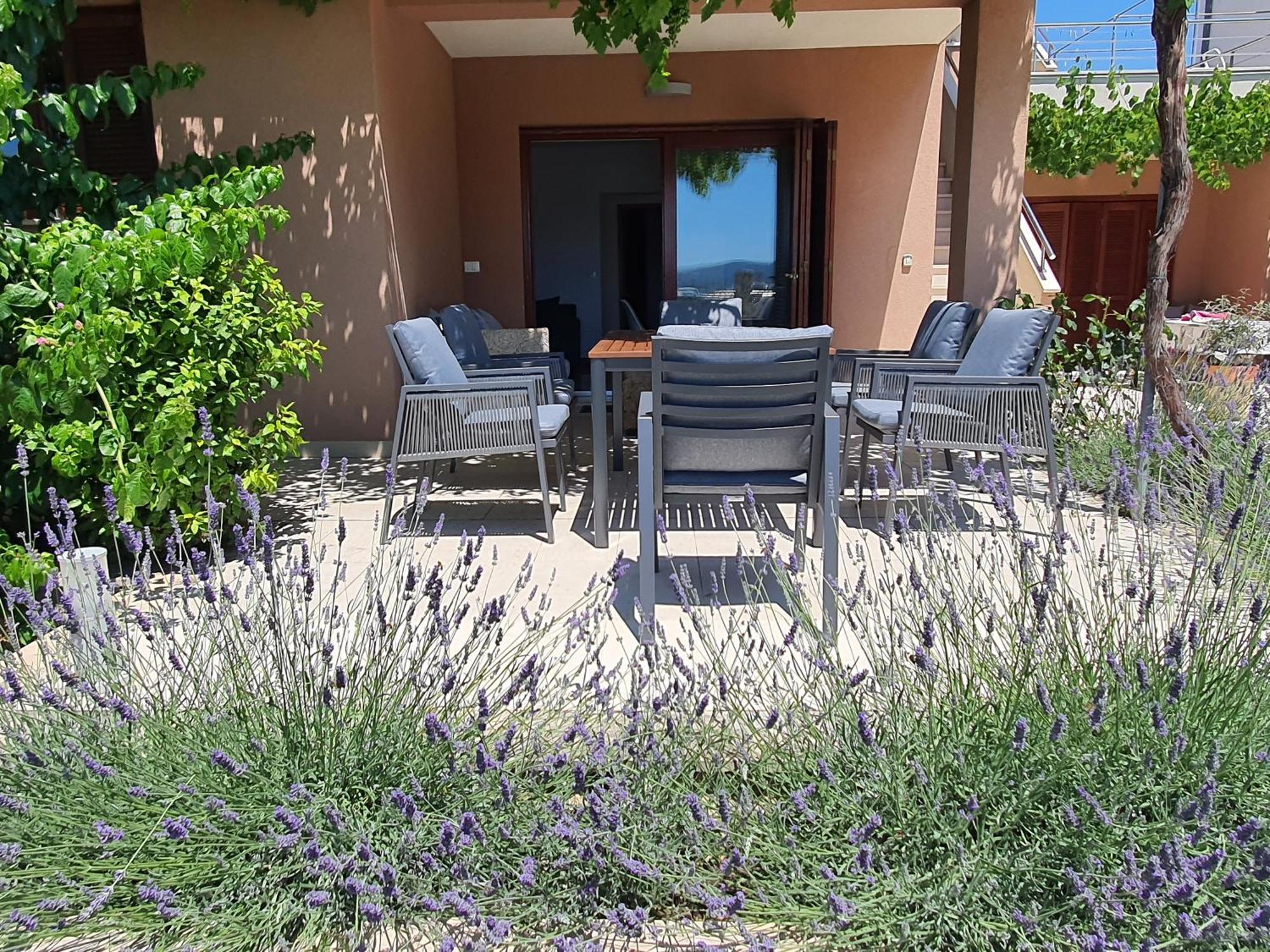 Apartments Villa Oliva Turanj Oda fotoğraf