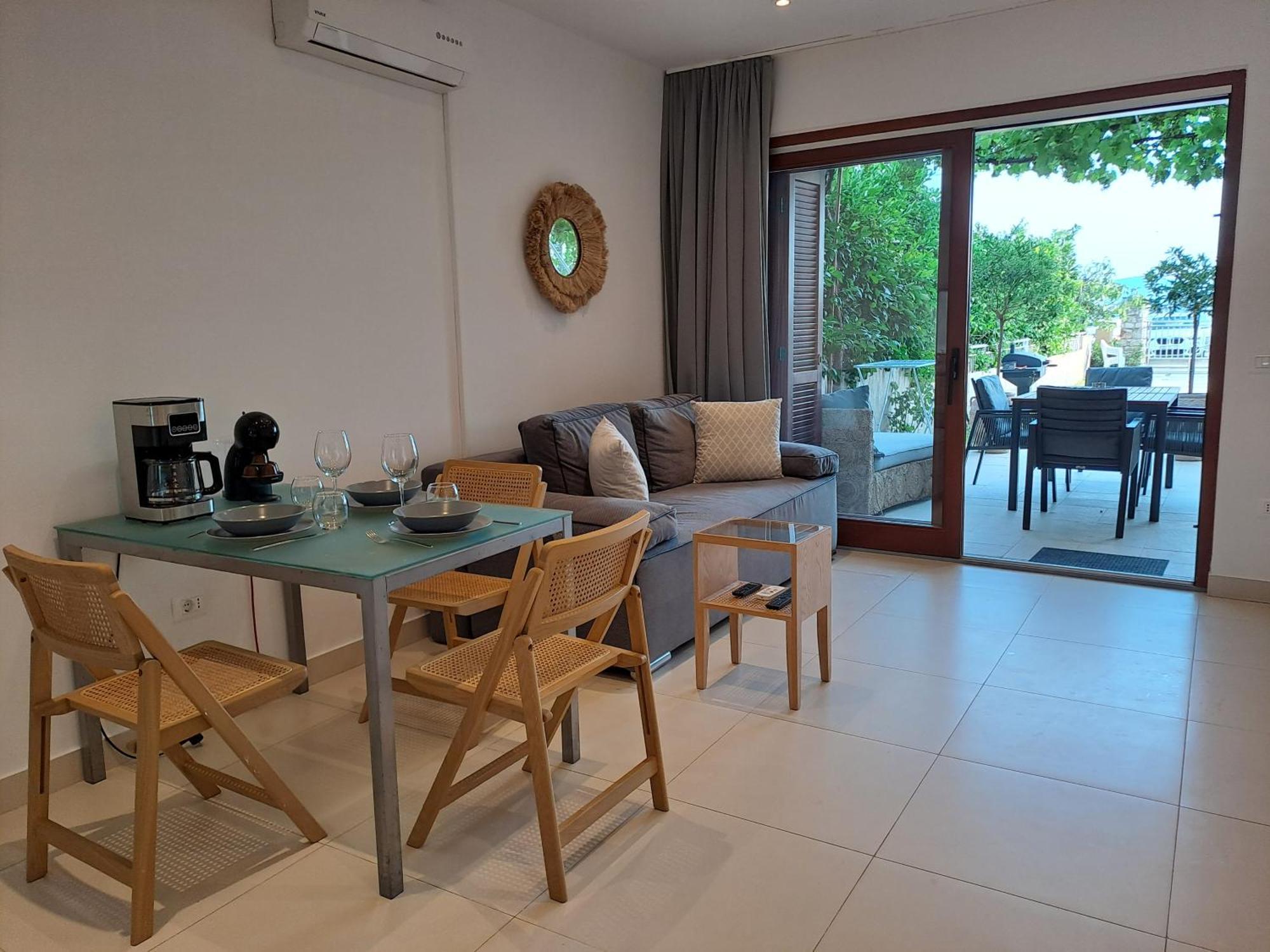 Apartments Villa Oliva Turanj Oda fotoğraf